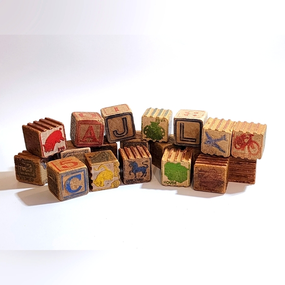 Vintage wooden alphabet and number blocks. 19 blocks in total. - Picture 1 of 2